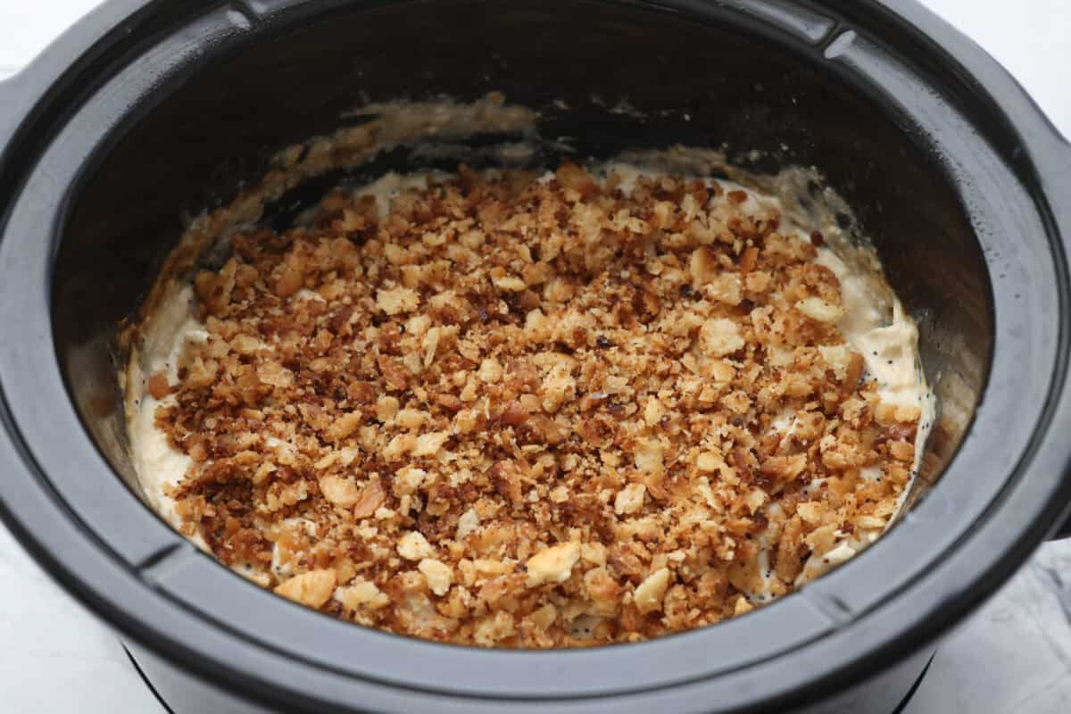 If you love my classic poppyseed chicken casserole, this crockpot poppyseed chicken is the easiest way to make it. Same creamy, buttery flavor. Same cozy comfort. Browned and cooked topping added to the crockpot poppyseed chicken.