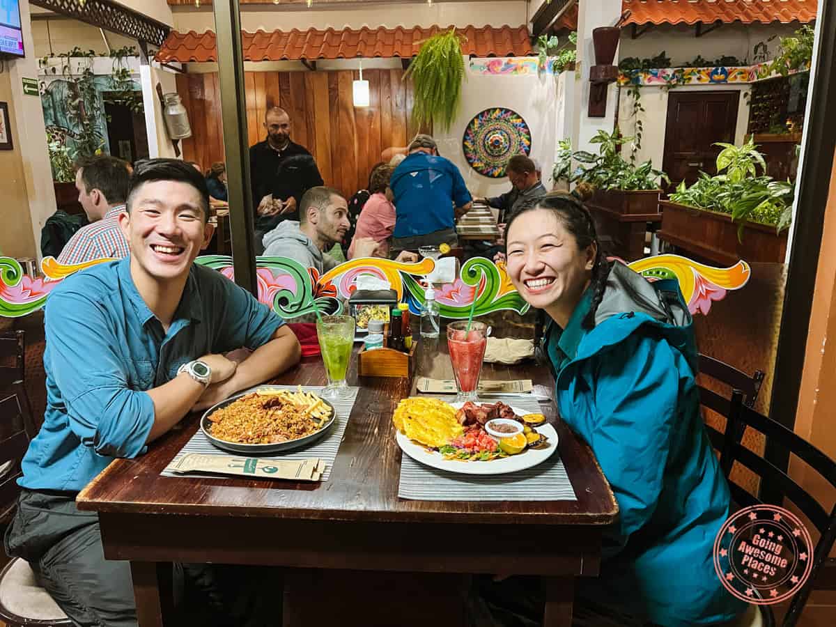 asian couple having dinner at restaurante sabor tico