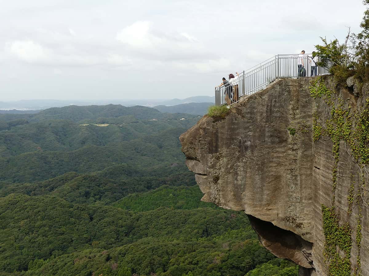 vertical overlook at jigoku nozoki in kanto