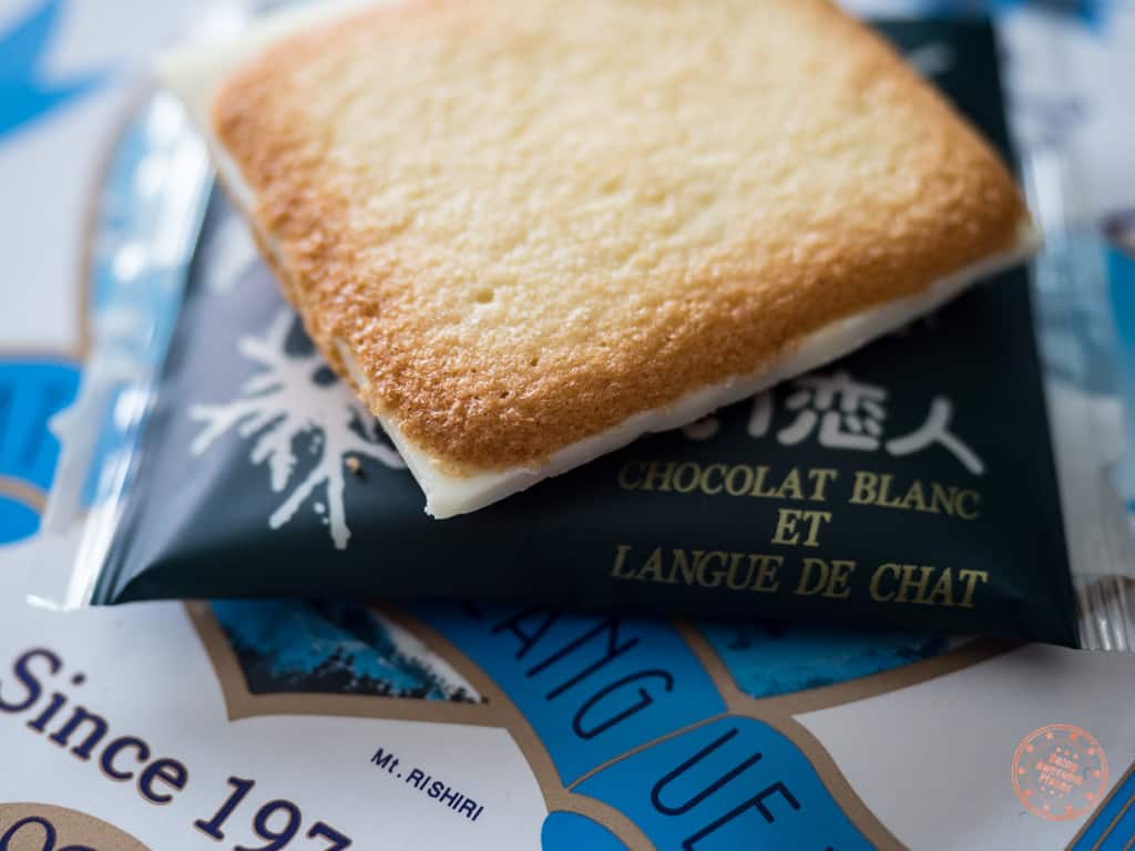 shiroi koibito chocolat blanc cookie snacks from hokkaido out of packaging closeup