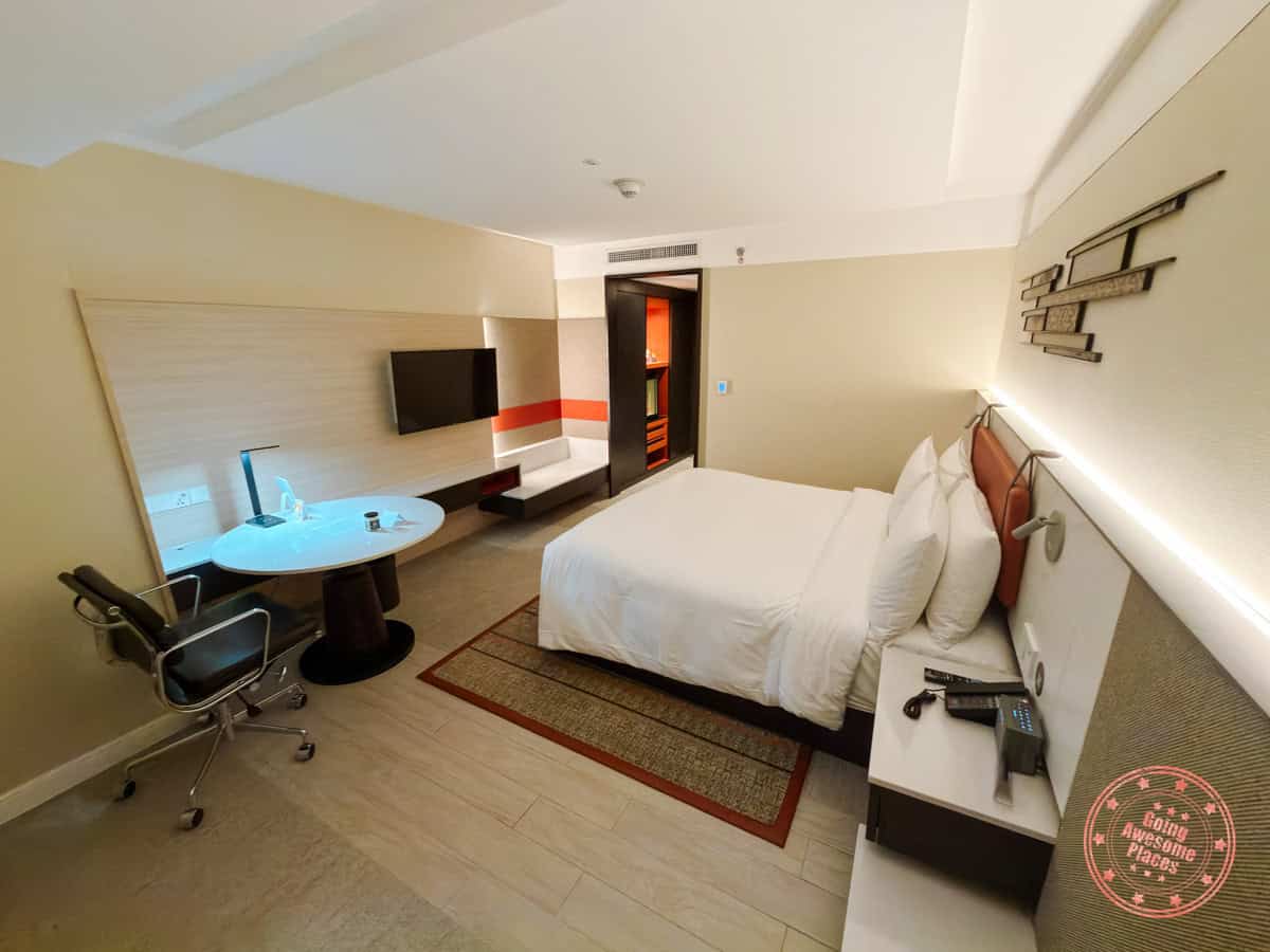 doubletree bangkok ploenchit room interior