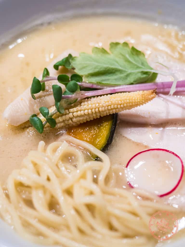 kagari tori paitan ramen closeup