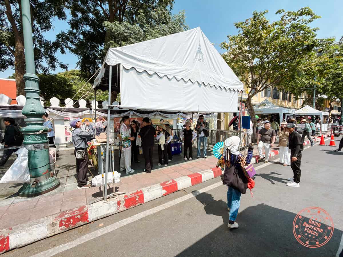 complimentary khon shuttle pick up point outside grand palace