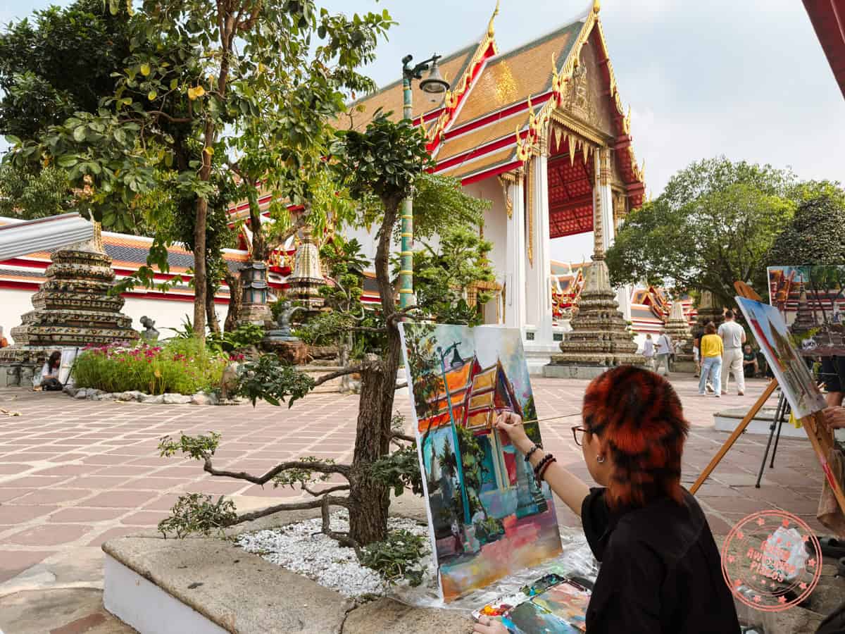 local artists painting at wat pho