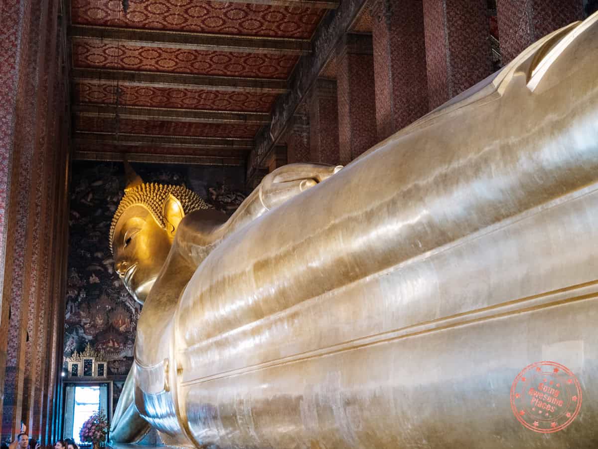 reclining buddha at wat pho temple