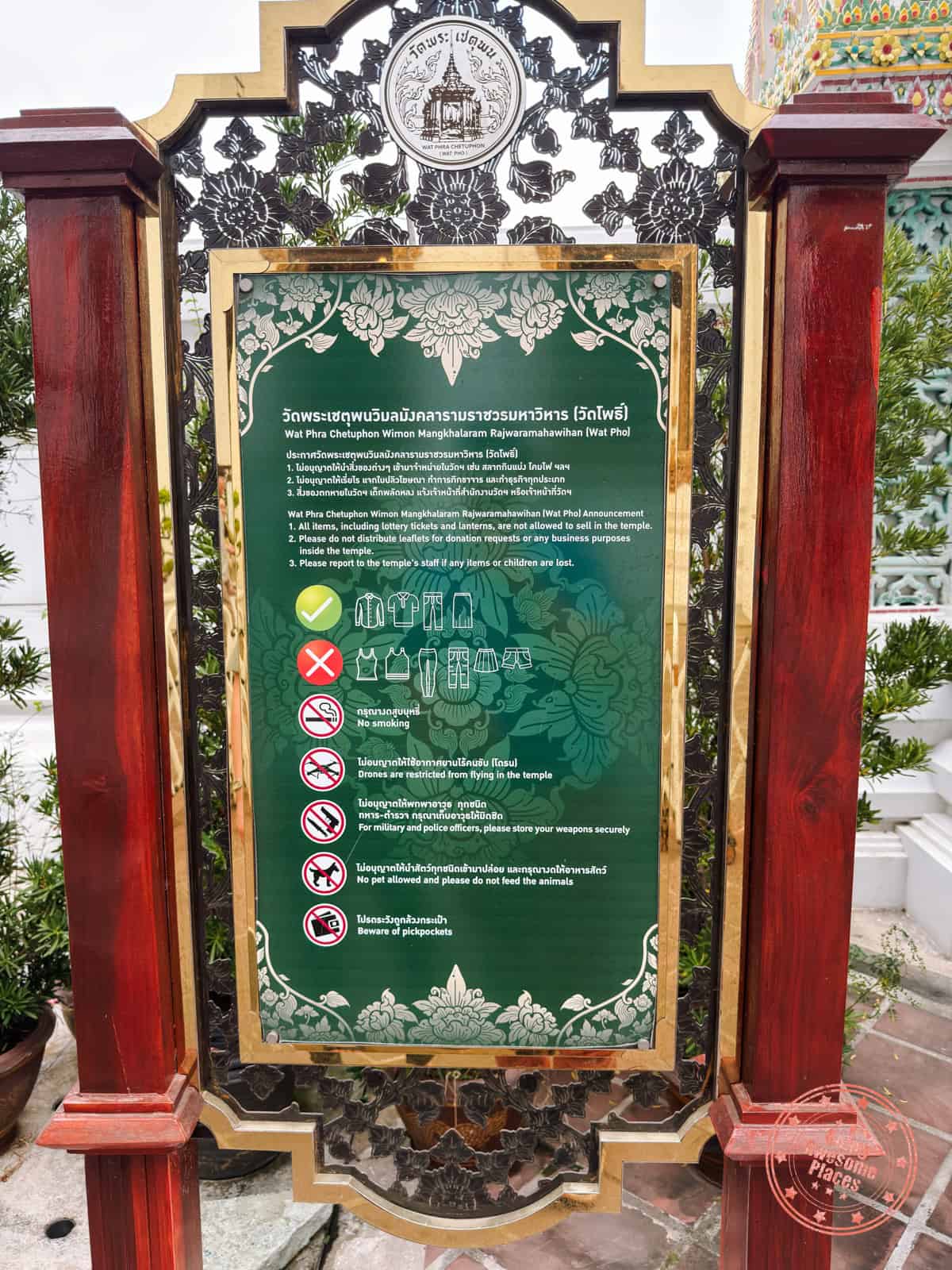 wat pho dress code and rules sign