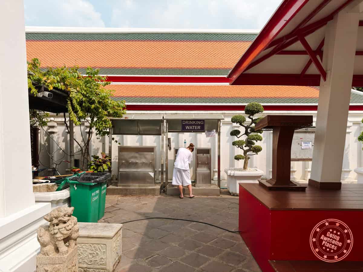 drinking water refilling stations at wat pho